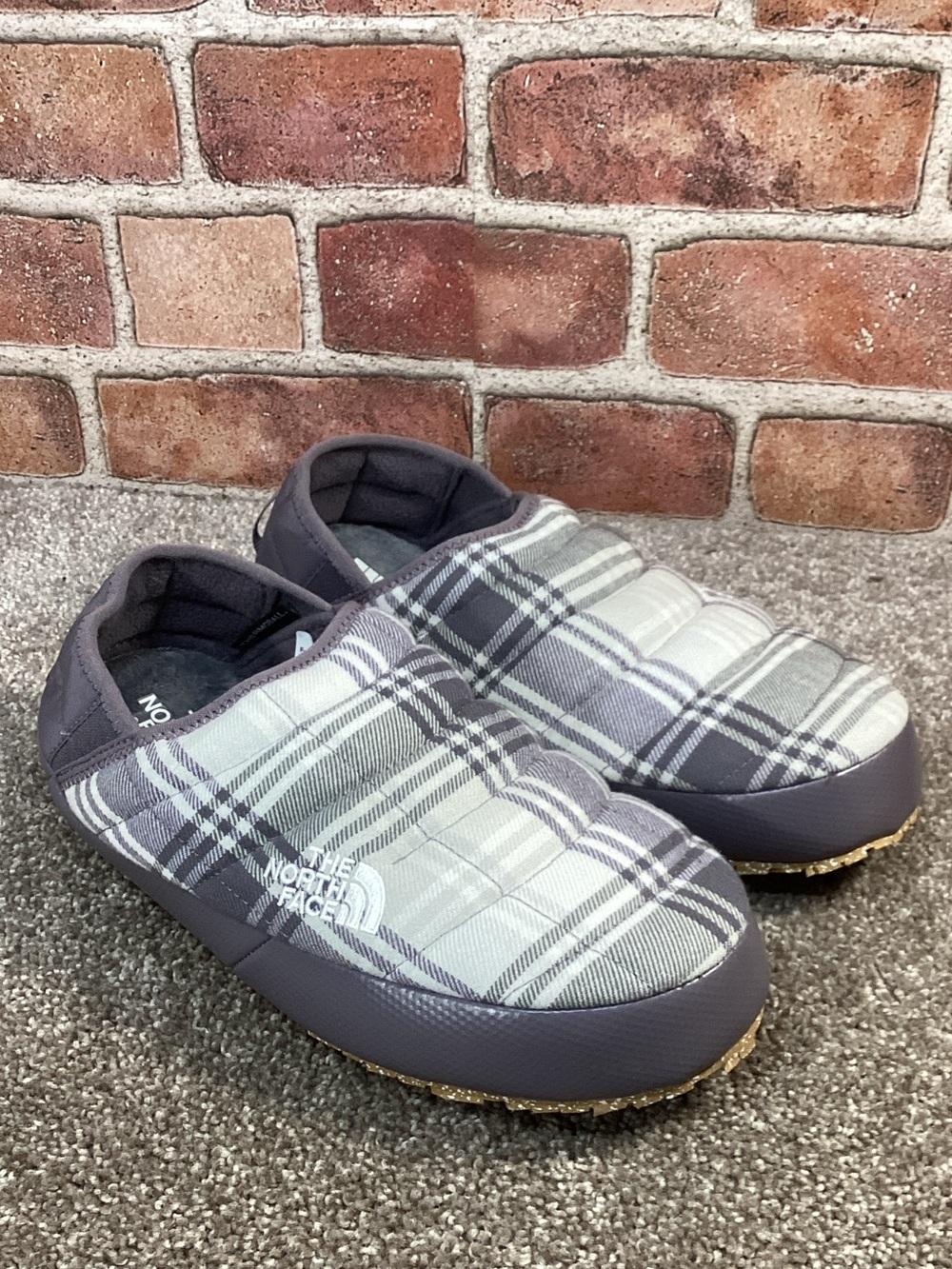 The North Face Womens Thermoball Traction slippers clogs size 9